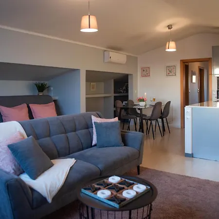 Viana Rooftop House - In The Historic Center With River View