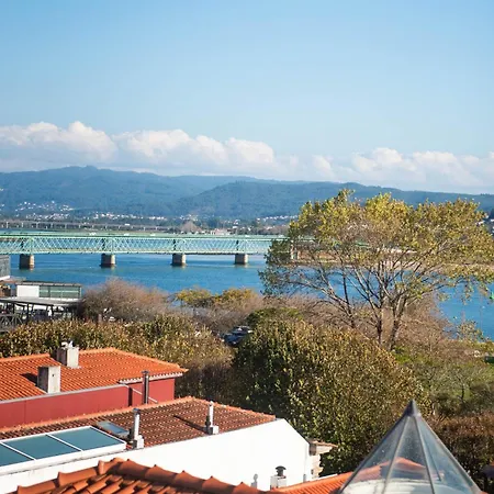 Viana Rooftop House - In The Historic Center With River View * Виана-ду-Каштелу