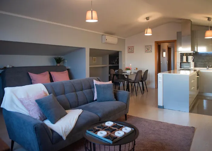 Viana Rooftop House - In The Historic Center With River View